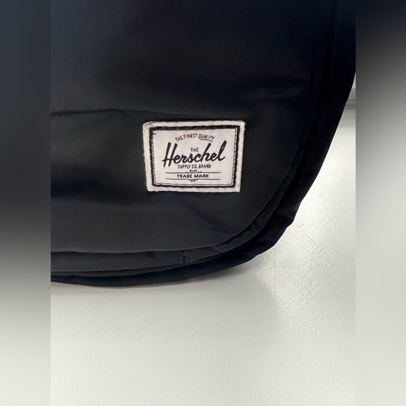 Black Herschel backpack - Picture 7 of 7